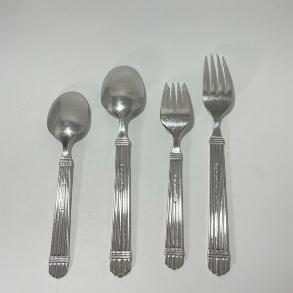 Lot of 4 Wallace Chardonnay 18/8 Stainless Flatware Classic Ribbed Fork Spoon - Picture 4 of 5
